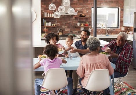 eating as family helps kids eat more fruits vegetables learn healthier habits