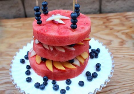 make raw watermelon cake perfect for summer.w1456