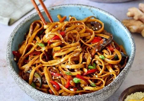 Asian Stir Fry Noodles @elavegan copy
