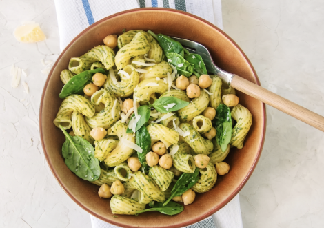 Spinach cavatappi salad