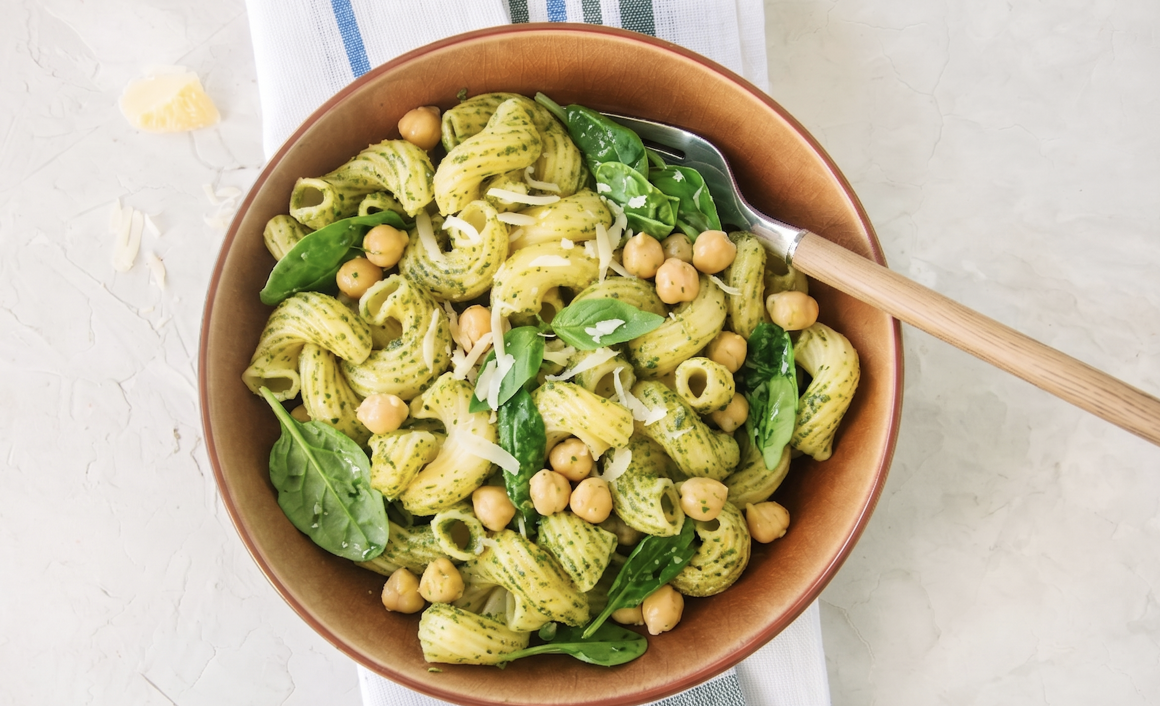 Spinach cavatappi salad
